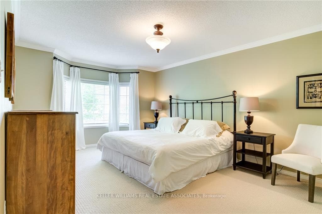 2120 Newell Crescent photo 21