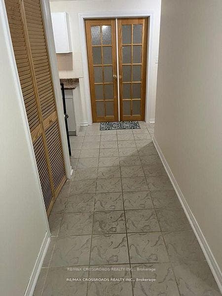 27 Bobolink Avenue Unit Sep/Ent photo 6