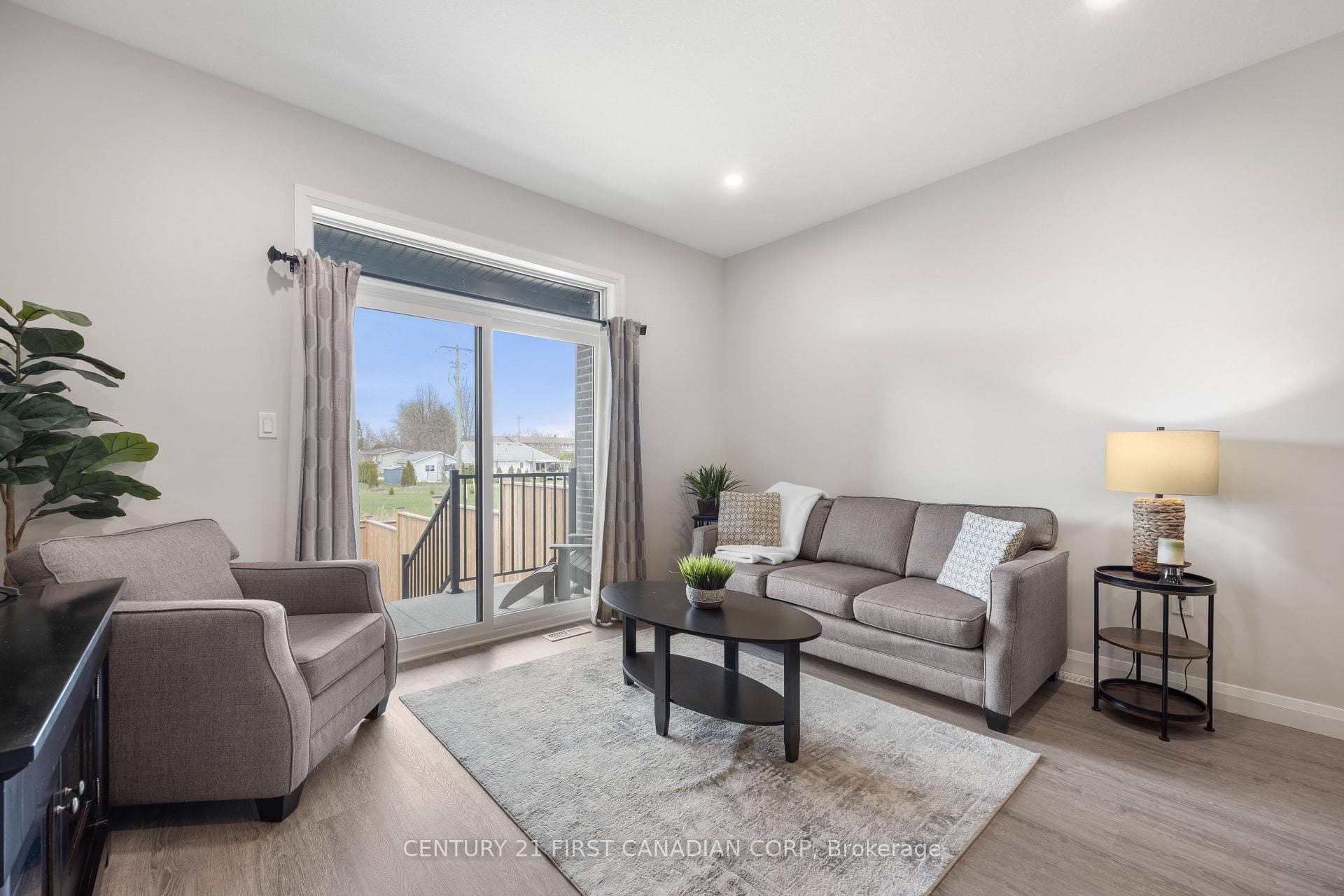 100 Rowe Avenue photo 20