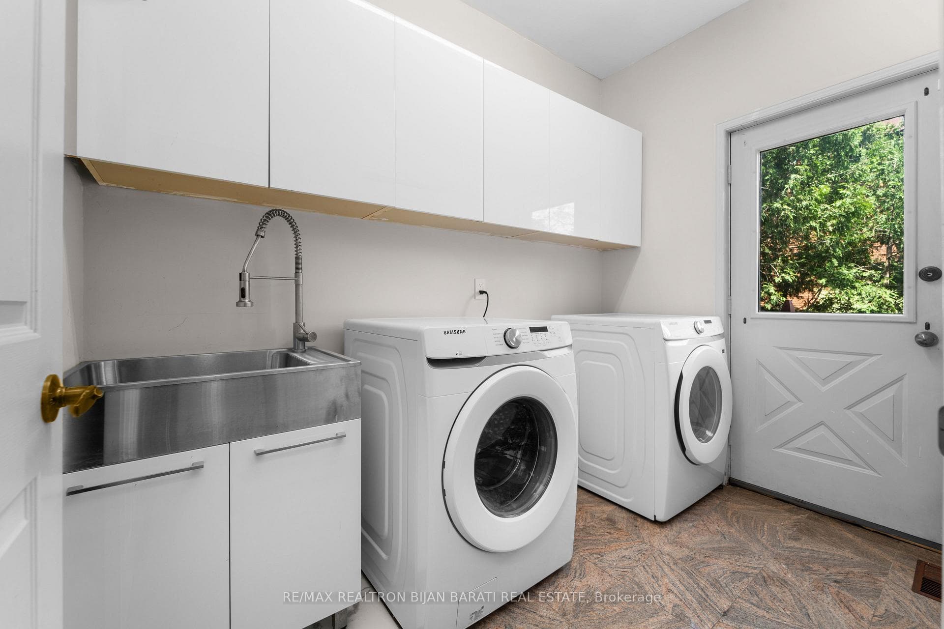 85 Garnier Court photo 17