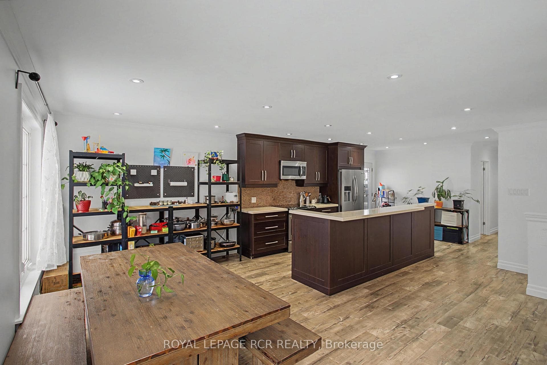 248 Talbot Crescent photo 10