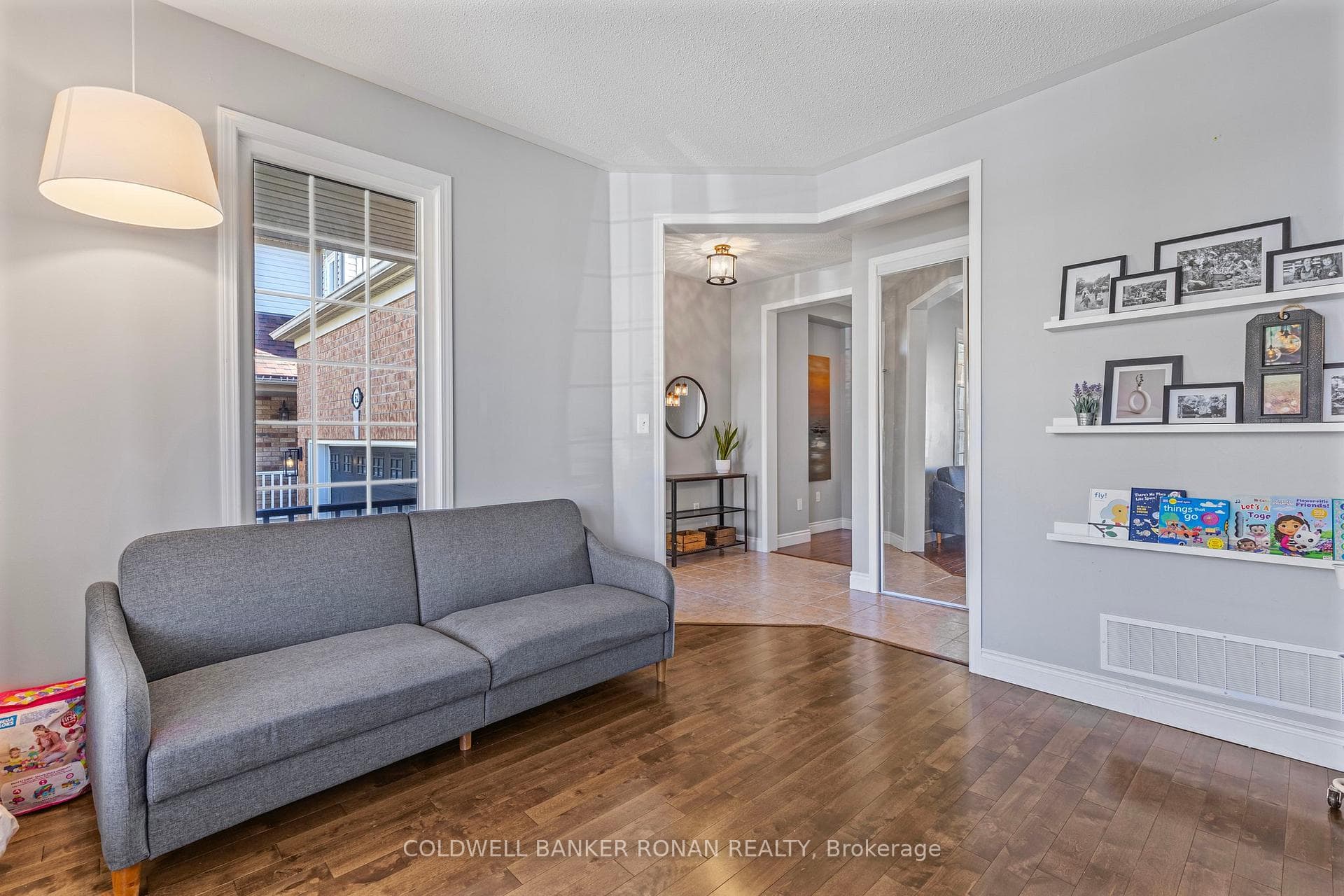 62 Nunn Crescent photo 6