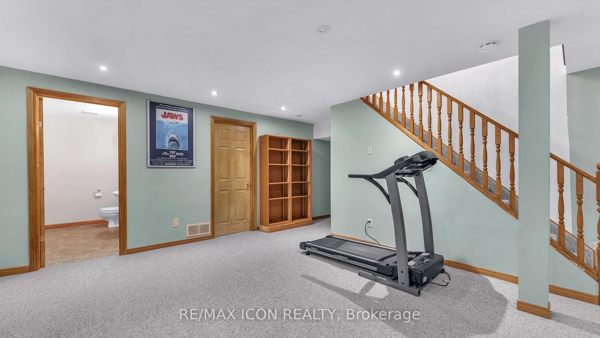 158 Broadway Street photo 21