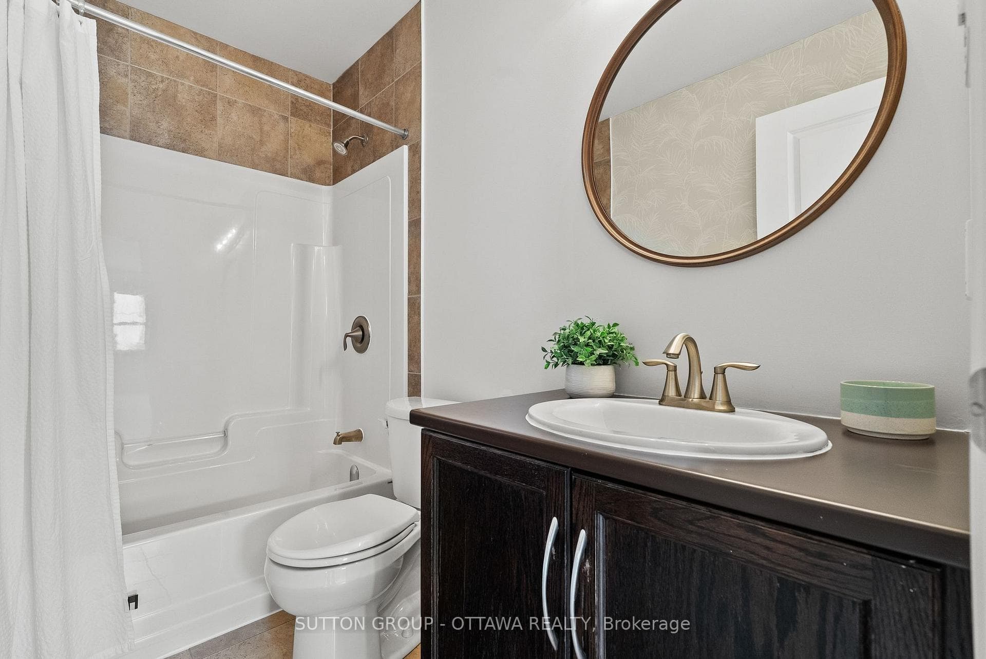Bedroom 2 ensuite bathroom.