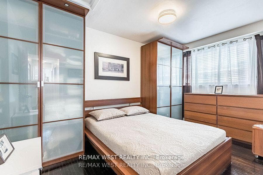 128 Mercury Road photo 22