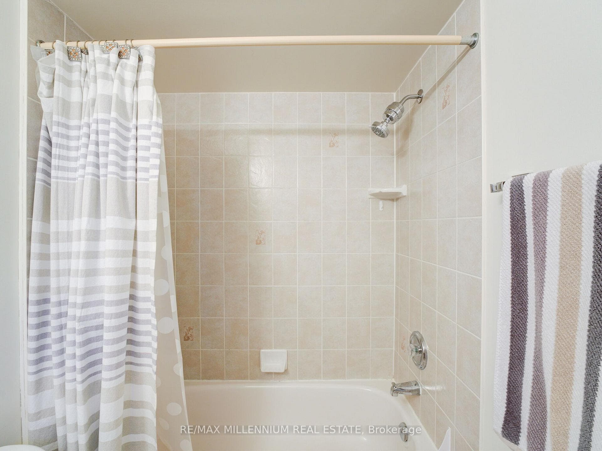 13 Harty Crescent photo 24