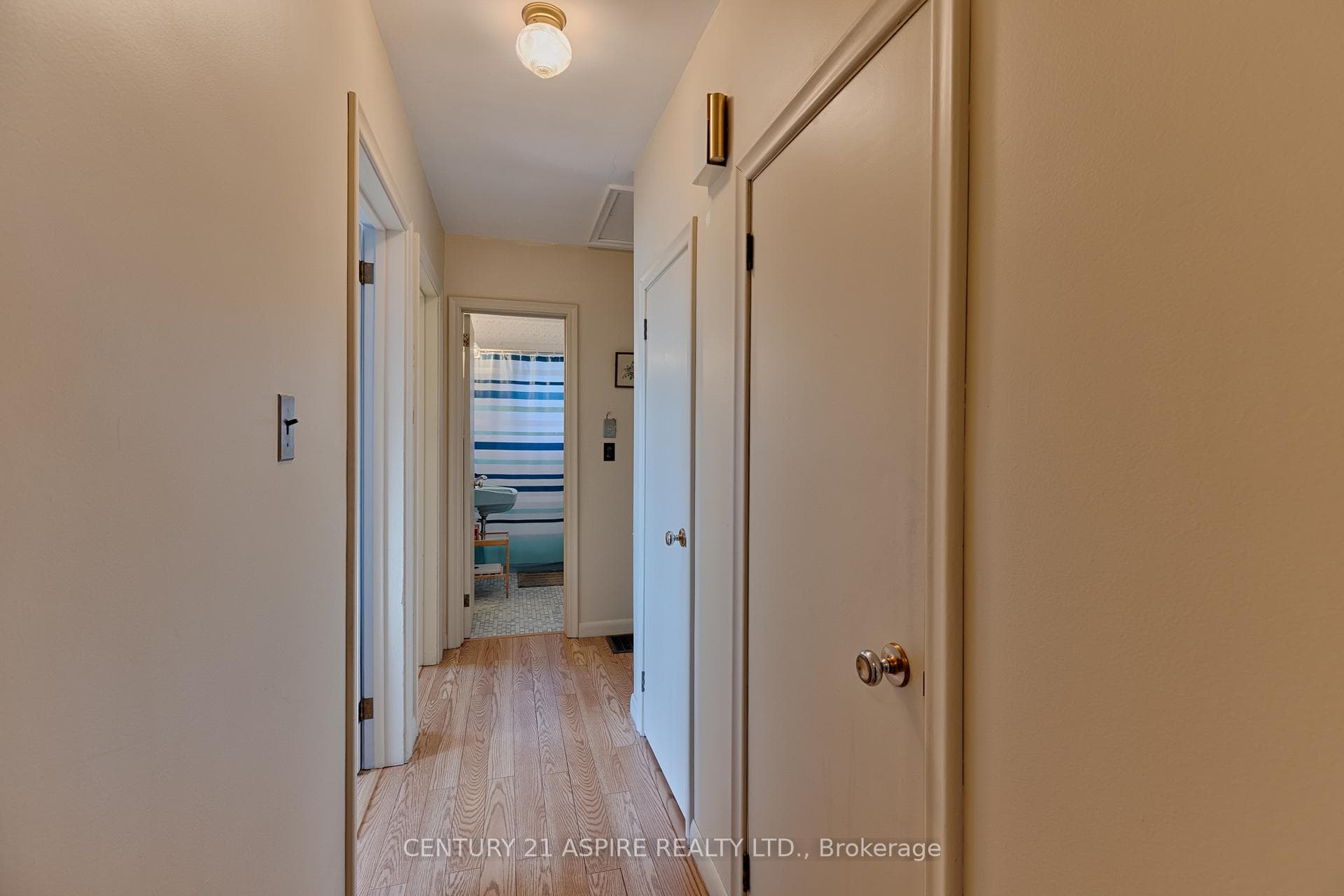 553 Champlain Street photo 21