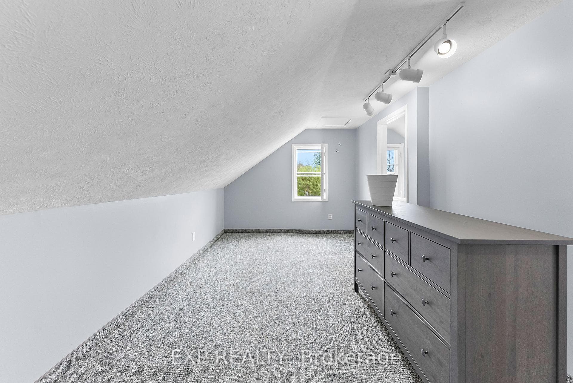 4862 Fourth Avenue photo 36