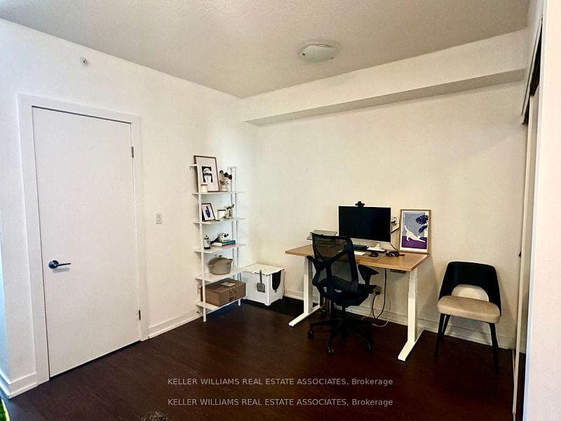 20 Bruyeres Mews Unit 2108 photo 9