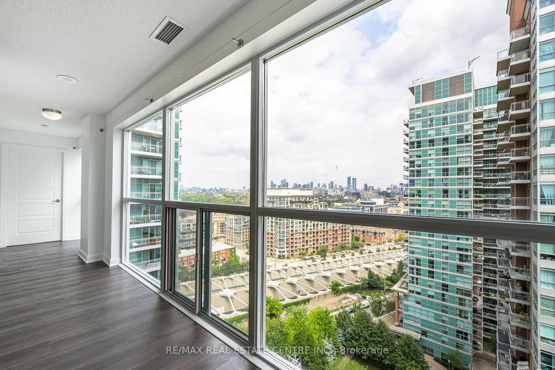 100 Western Battery Road Unit 1702 photo 18