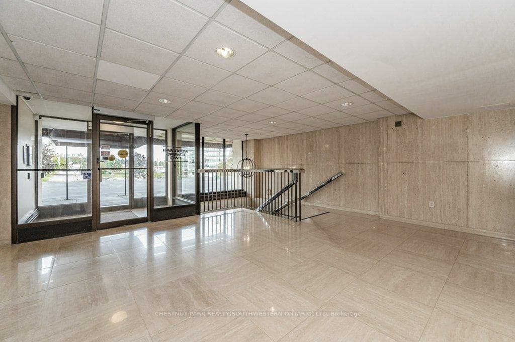 19 Woodlawn Road Unit 913 photo 3
