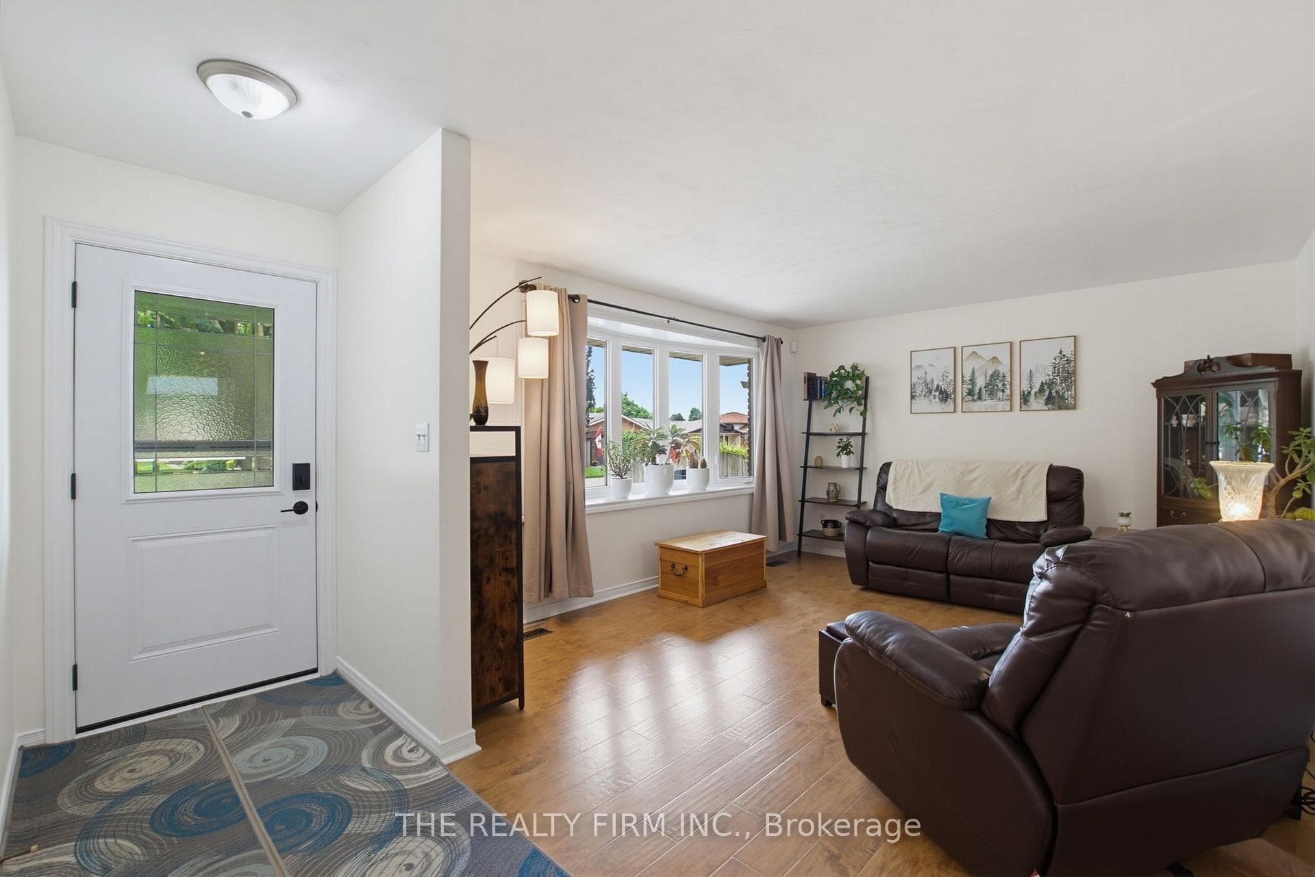 493 Maple Street photo 3
