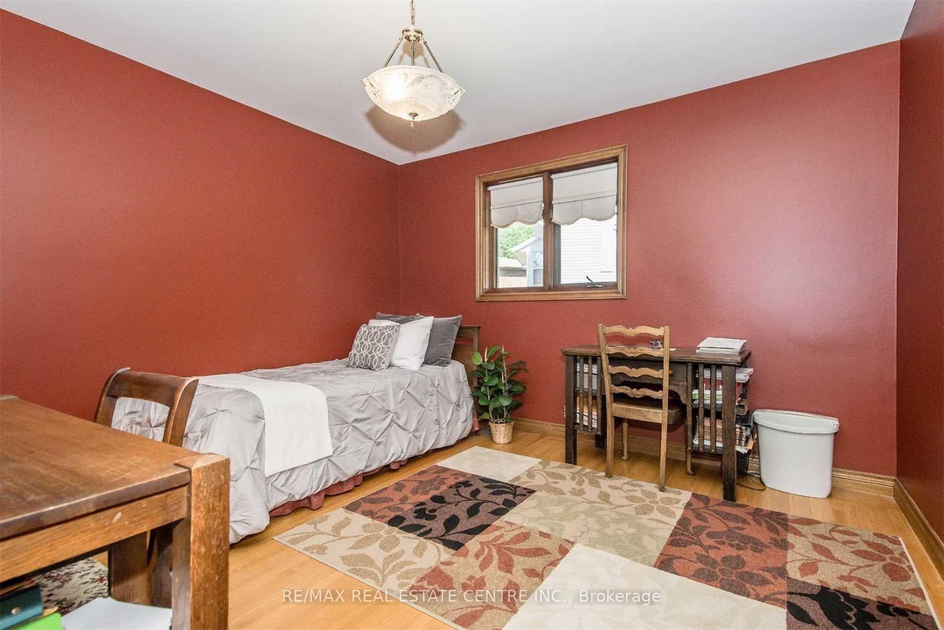 28 Walnut Drive photo 5