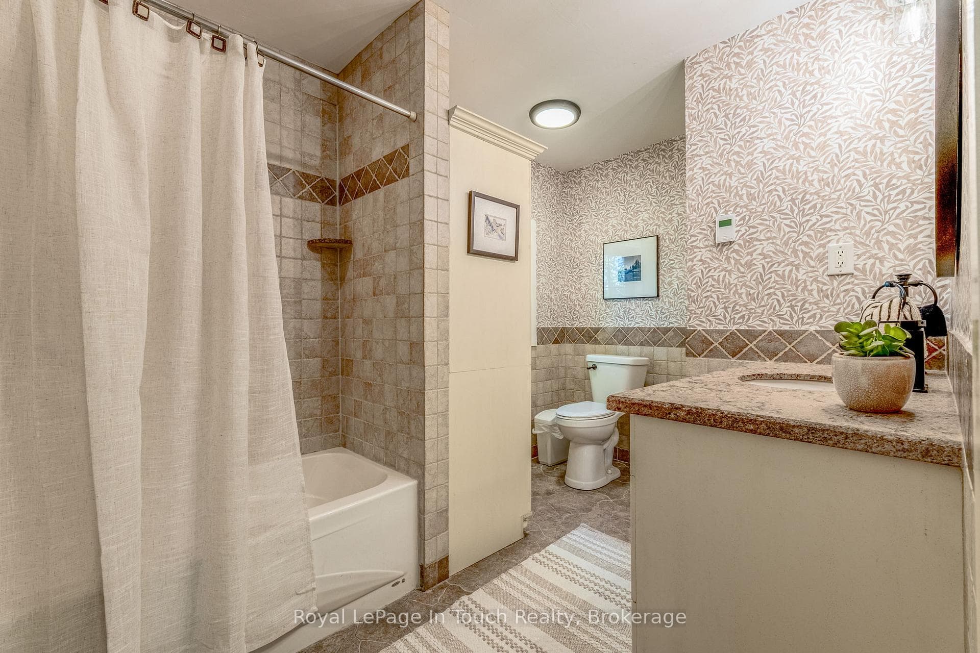 4 pc bath main floor