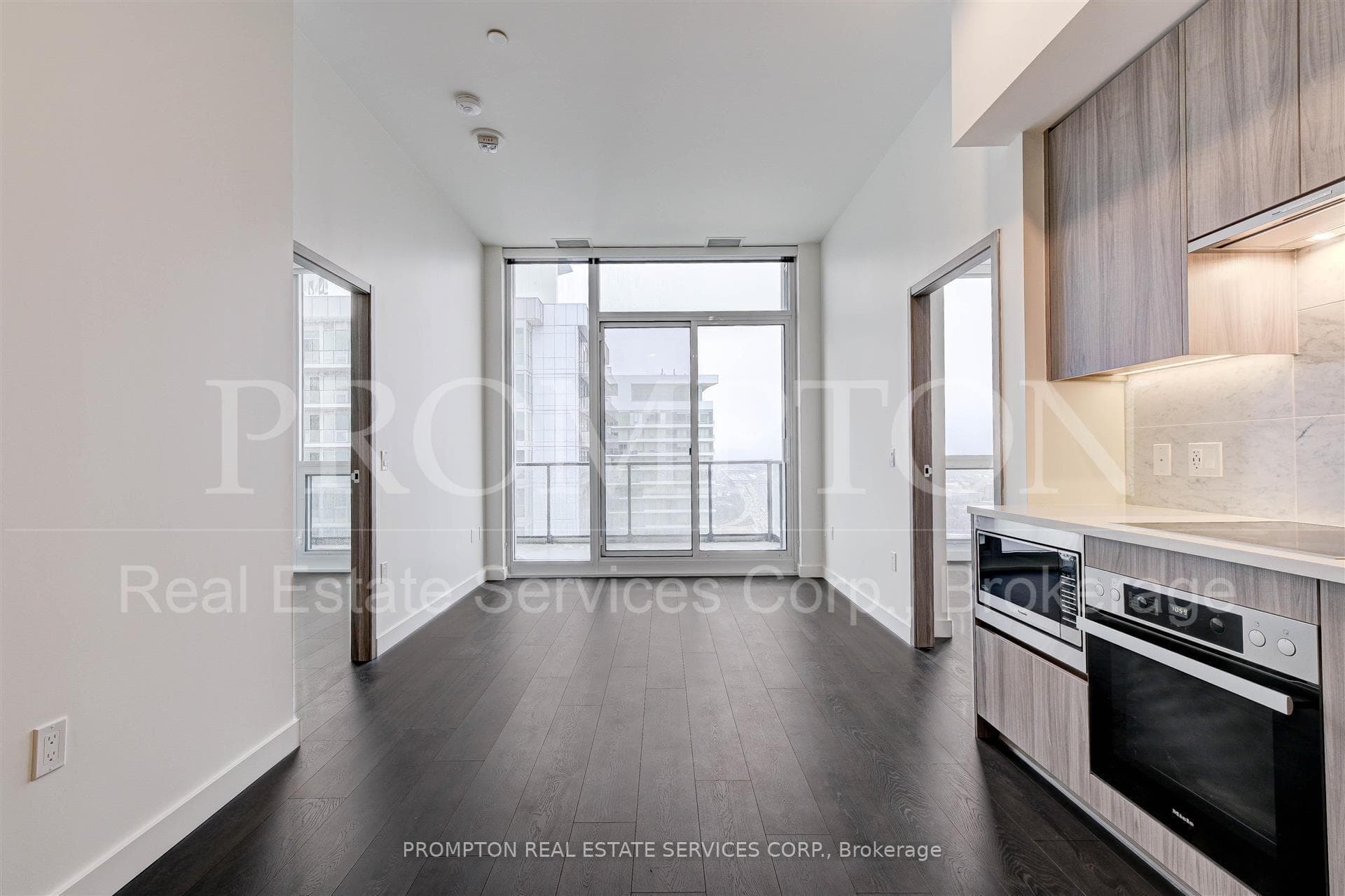 95 McMahon Drive Unit 2801 photo 10