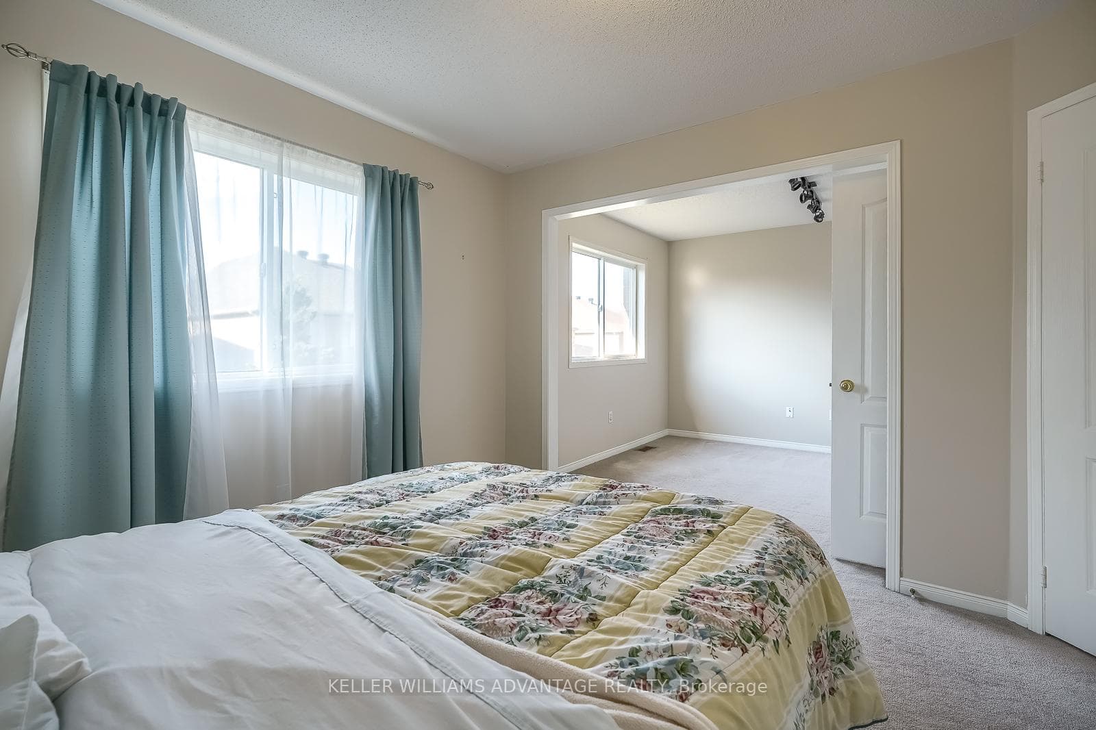 312 Castlemore Avenue photo 32