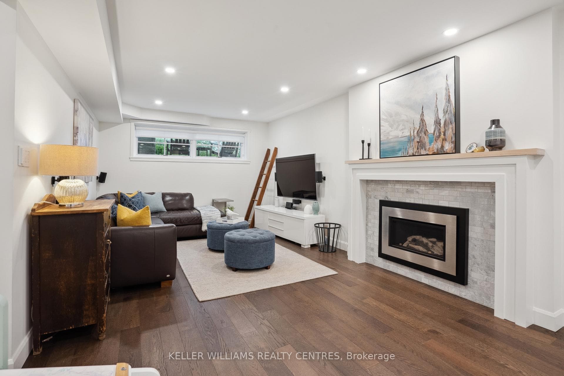 5215 Broughton Crescent photo 27