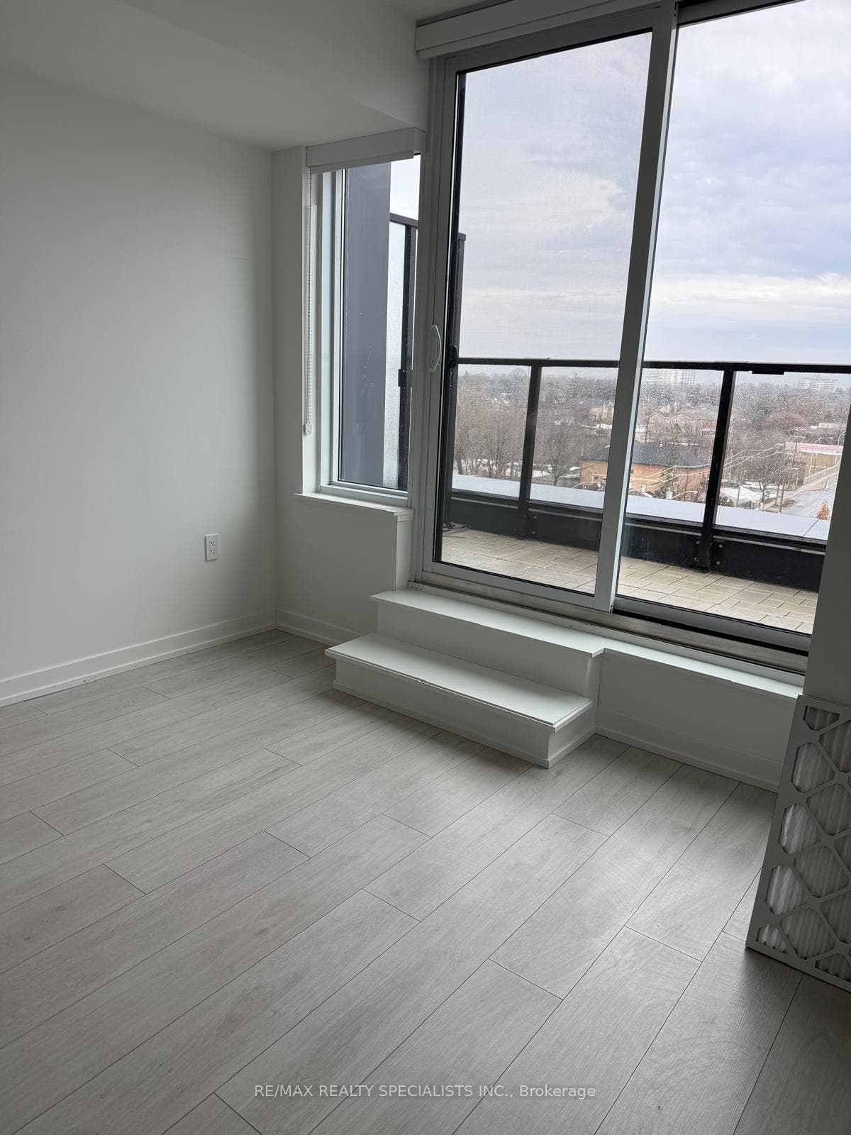 556 Marlee Avenue Unit 814 photo 4