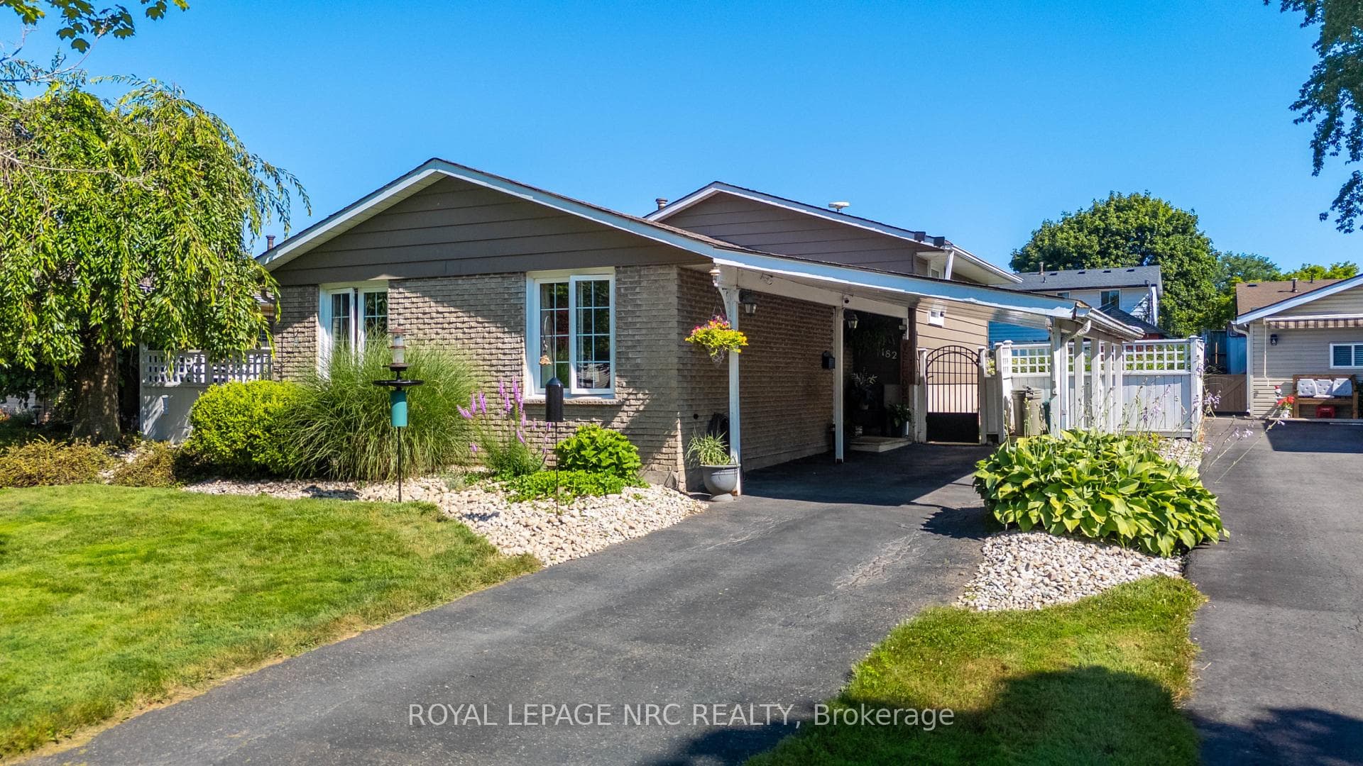 182 Leaside Drive photo 1