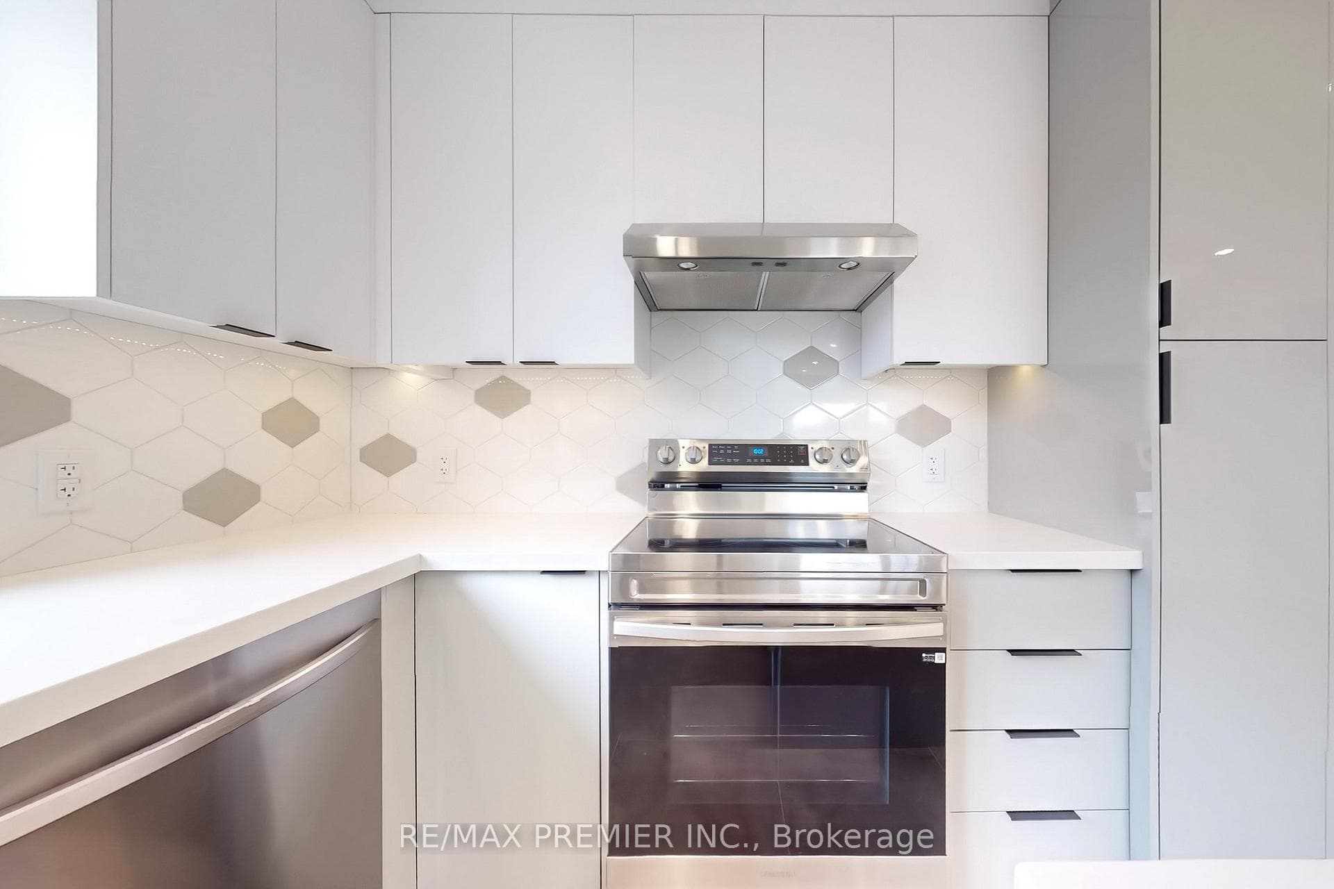 148 Lambton Avenue Unit 2 (Upper) photo 7