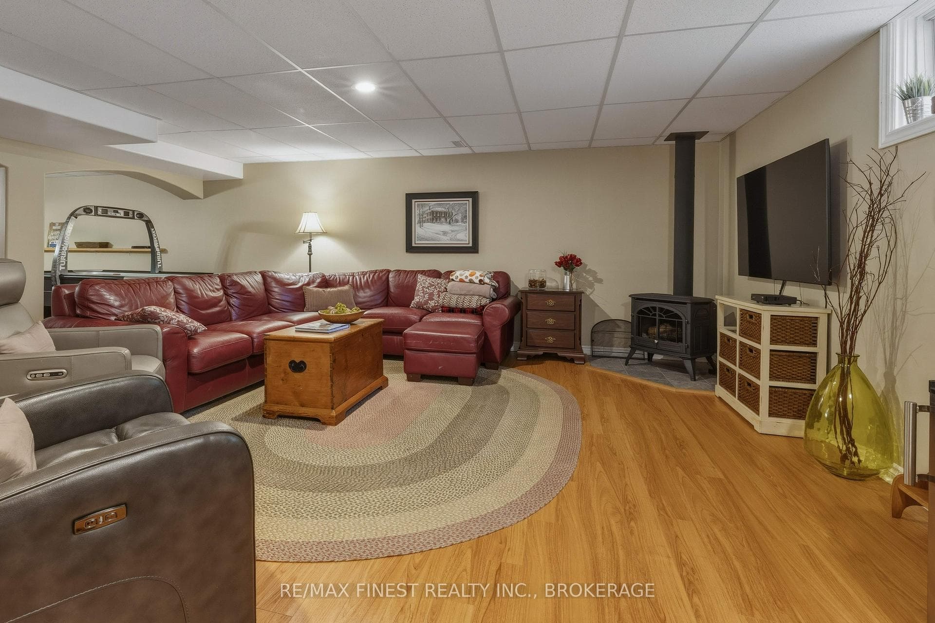 320 Friarhill Crescent photo 33