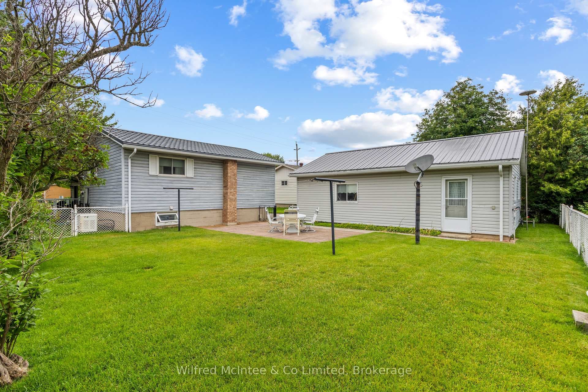 455 Bruce Street photo 46