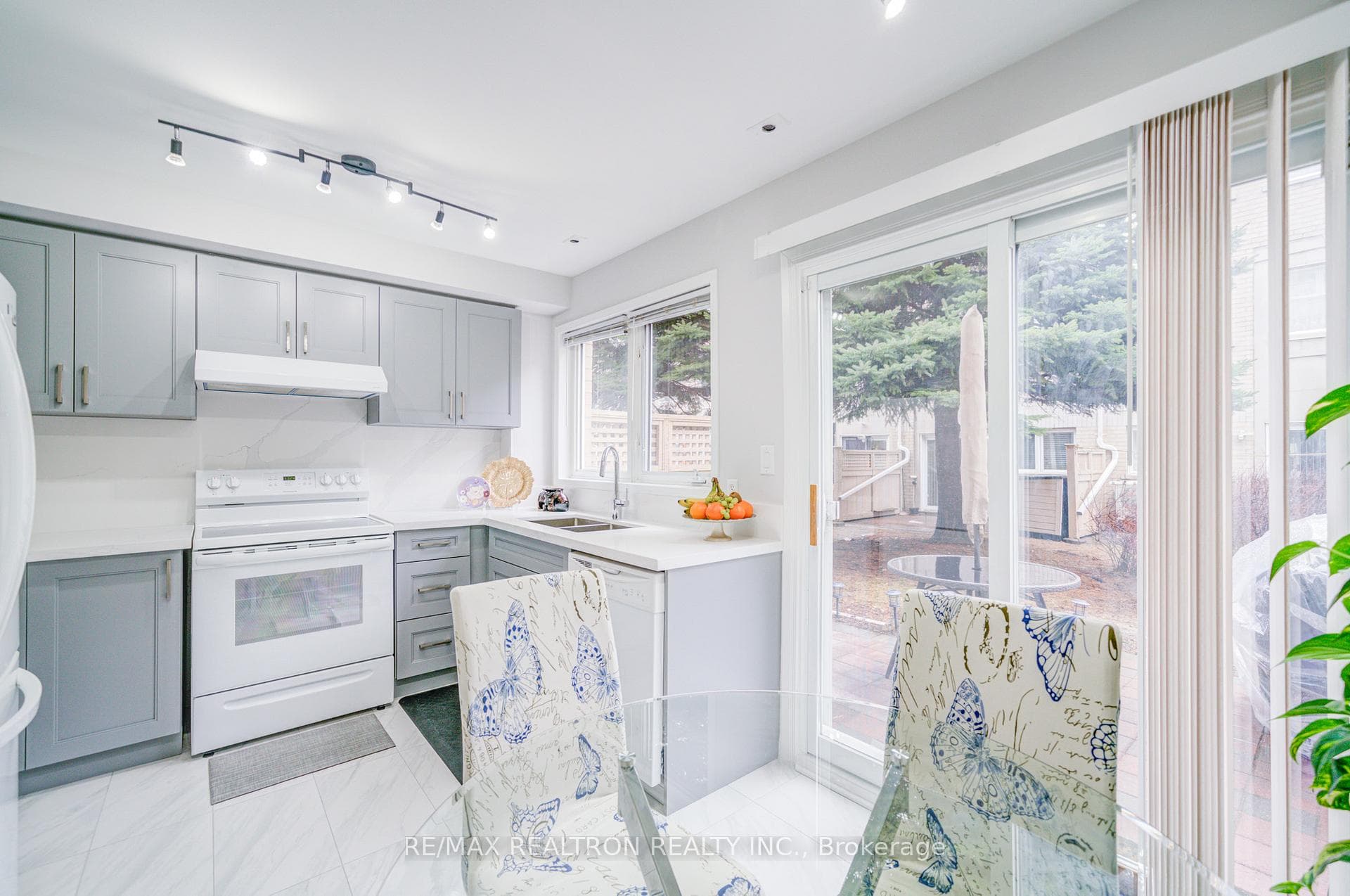 28 Rosebank Drive Unit 507 photo 14