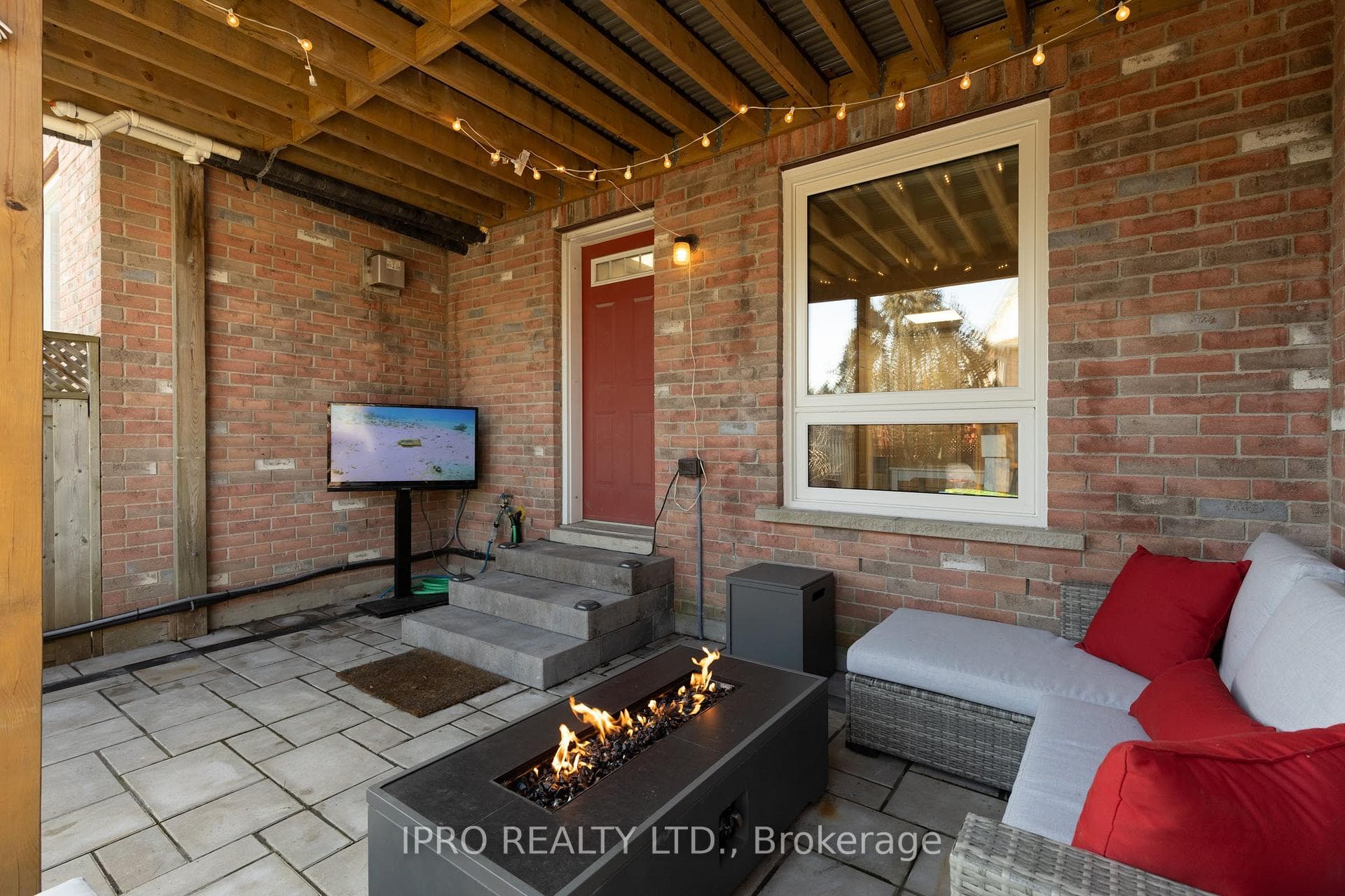 7 Schouten Crescent photo 36