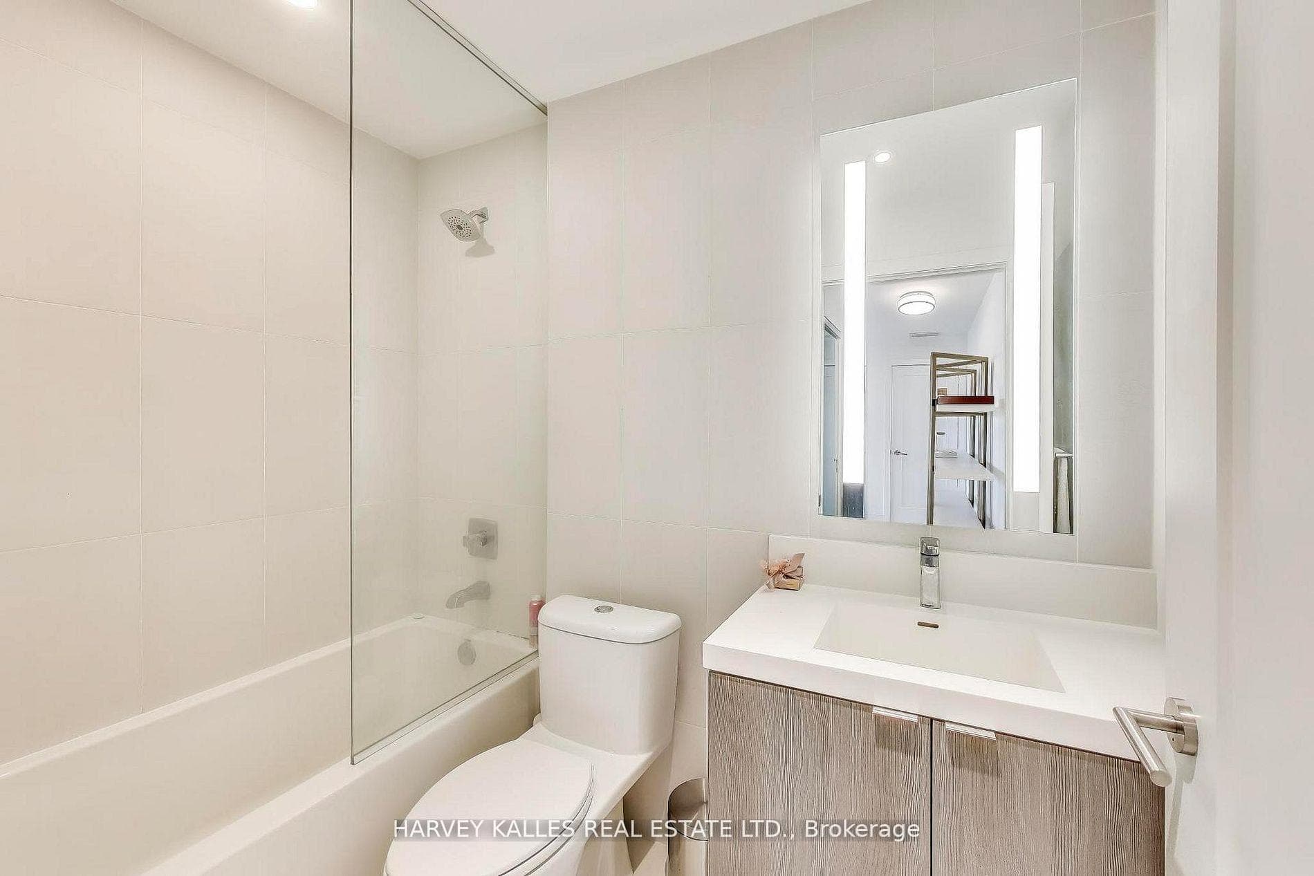 585 Bloor Street Unit 515 photo 8