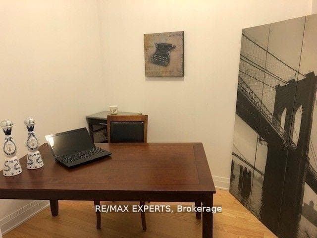 530 St Clair Avenue Unit 302 photo 16