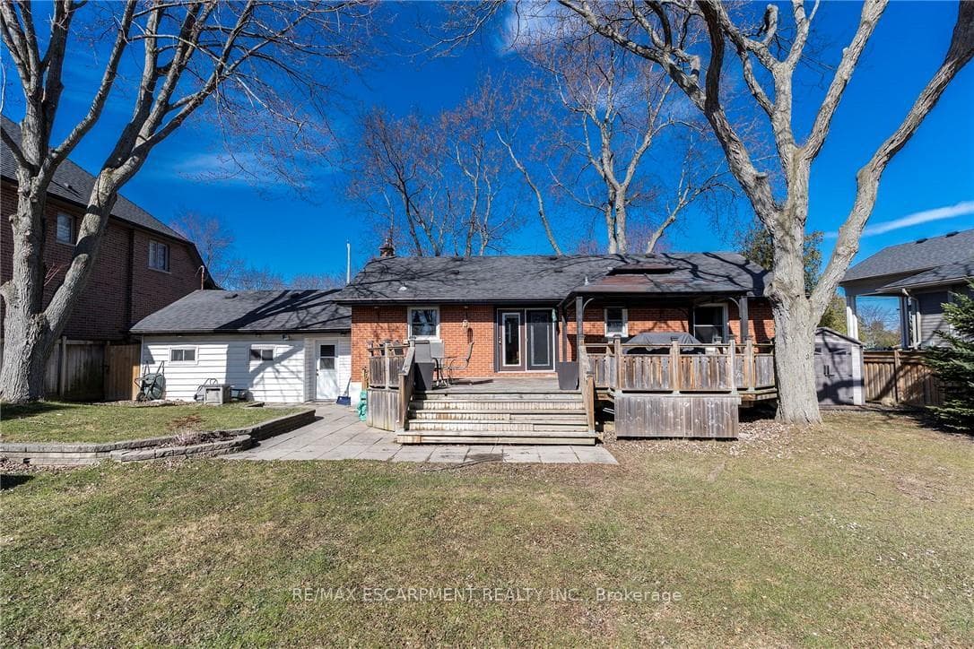 63 Seneca Avenue photo 22