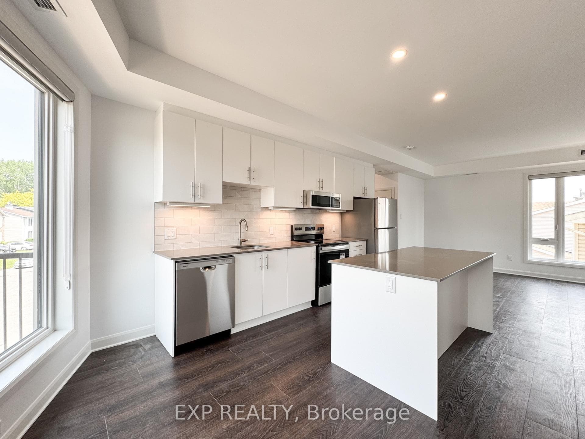 25 Fair Oaks Crescent Unit E photo 7