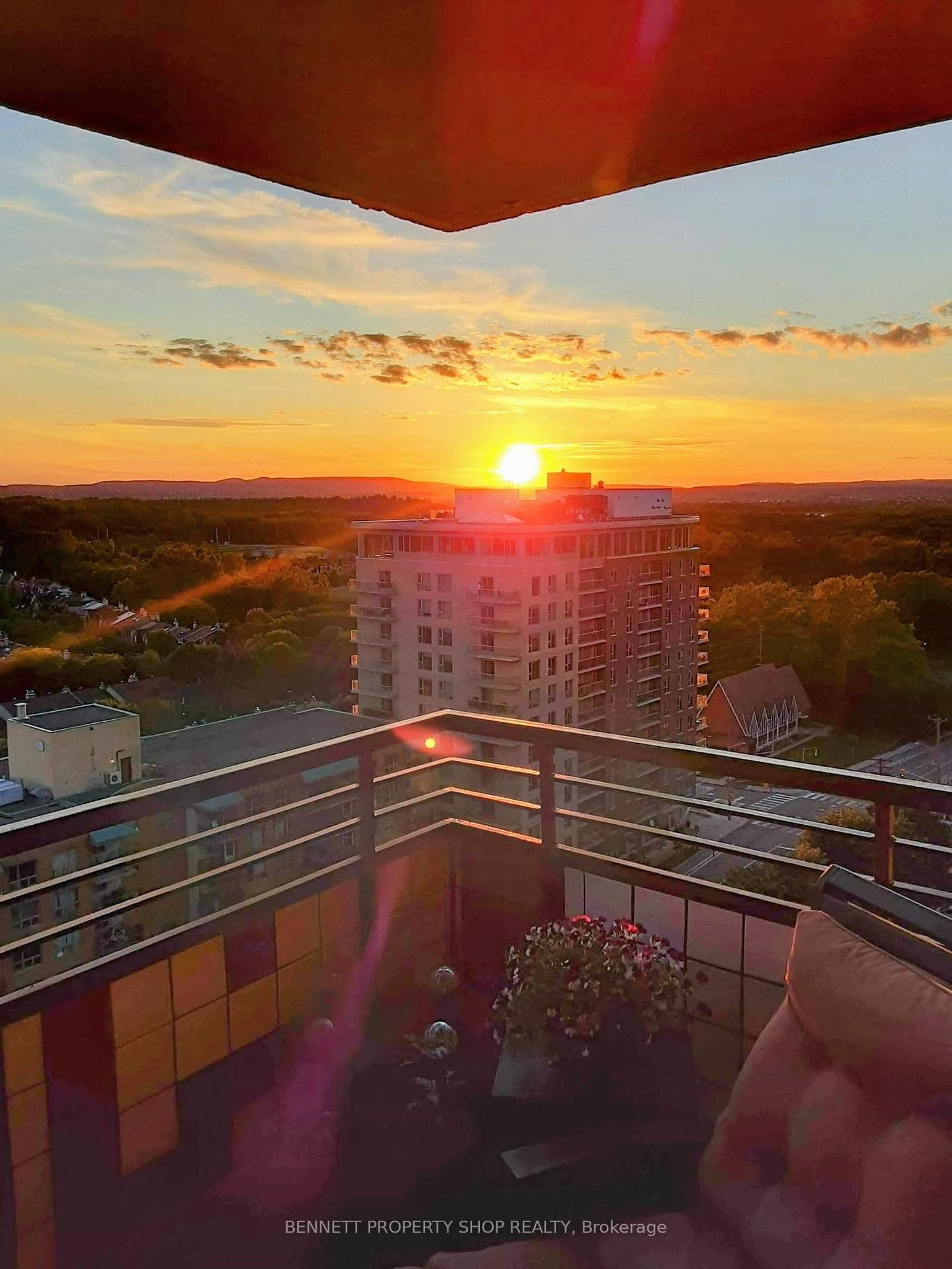 505 St Laurent Boulevard Unit 1402 photo 14