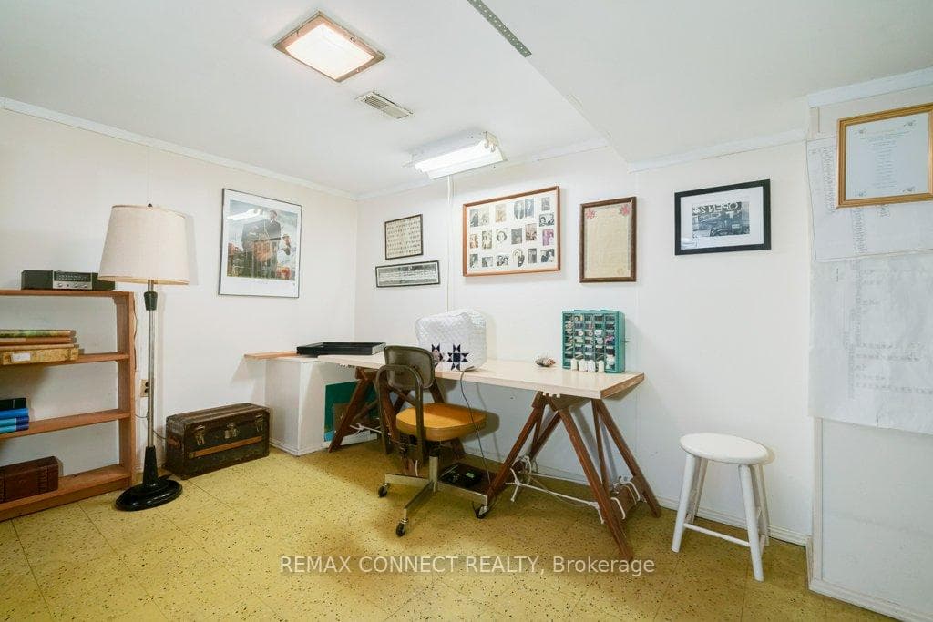 5 Queensgrove Road photo 21