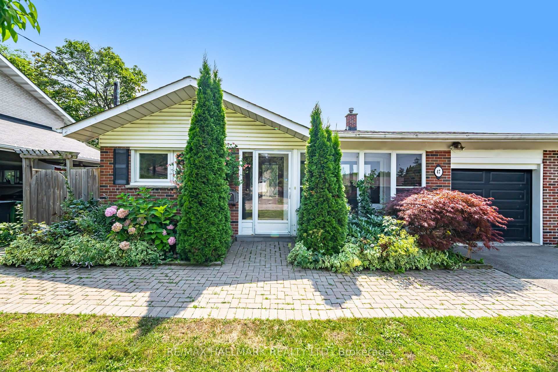 47 Marthclare Avenue photo 3