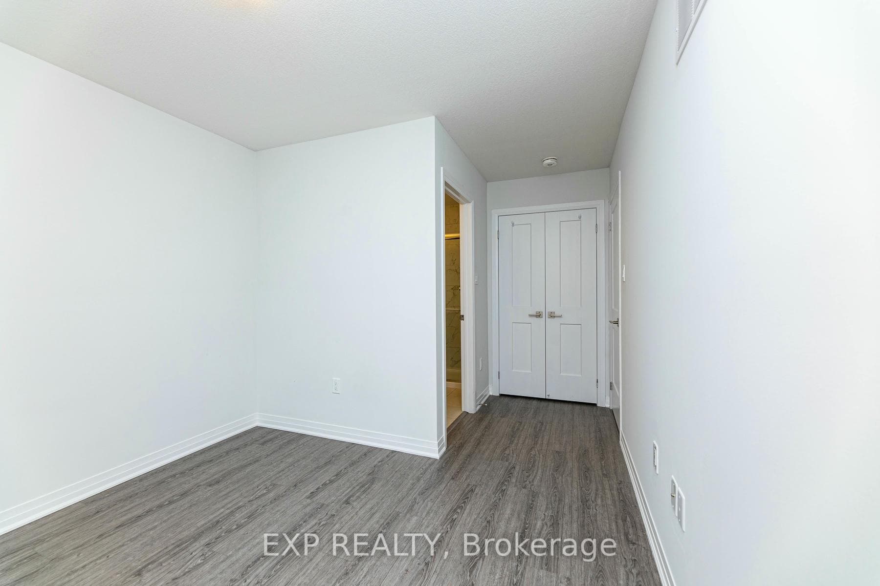 51 Sparrow Avenue Unit 60 photo 37