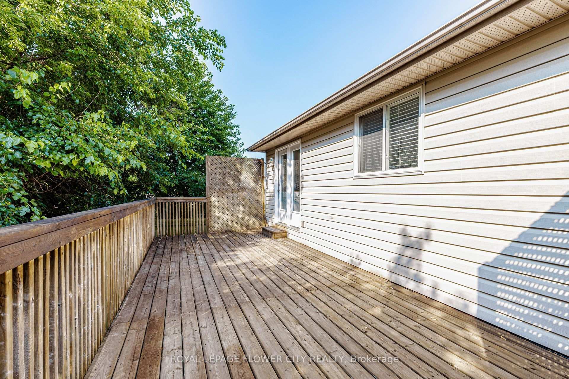 47 QUEENSWAY Drive photo 48