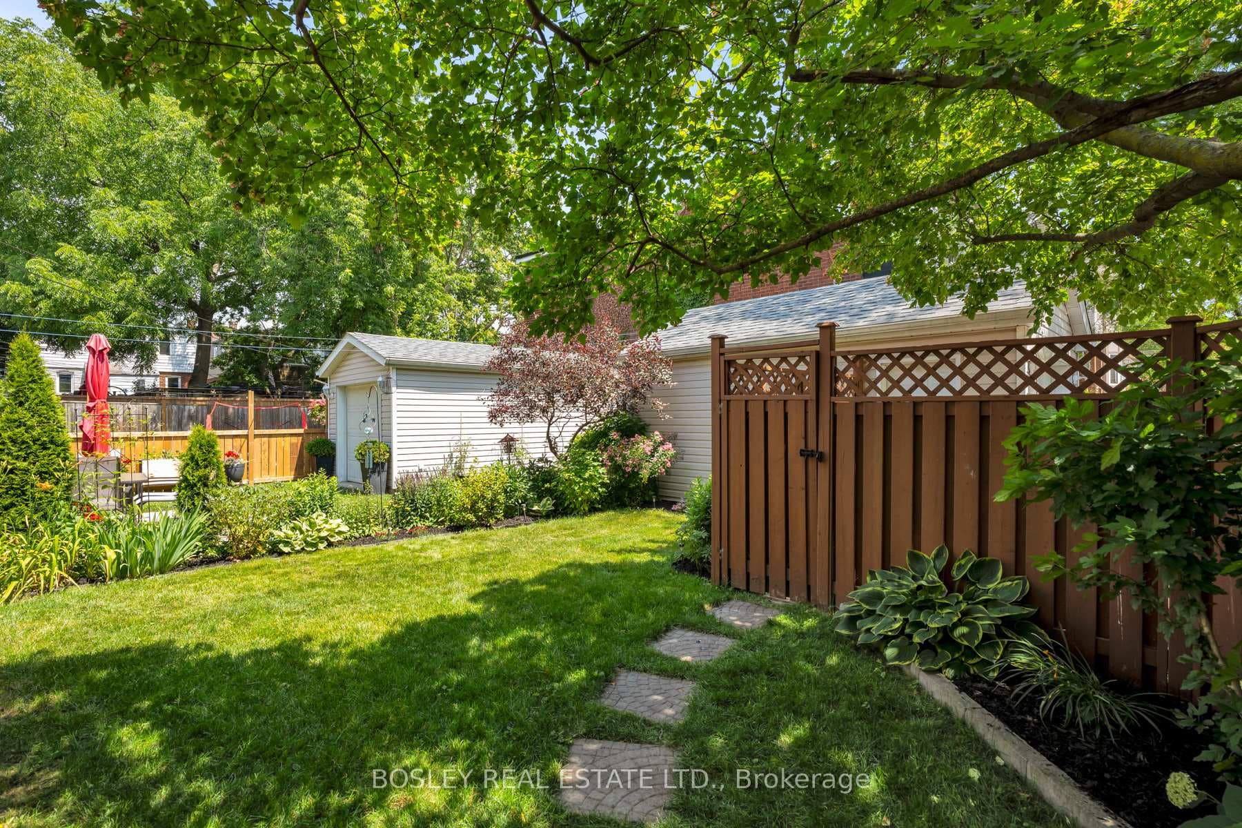129 Linsmore Crescent photo 24