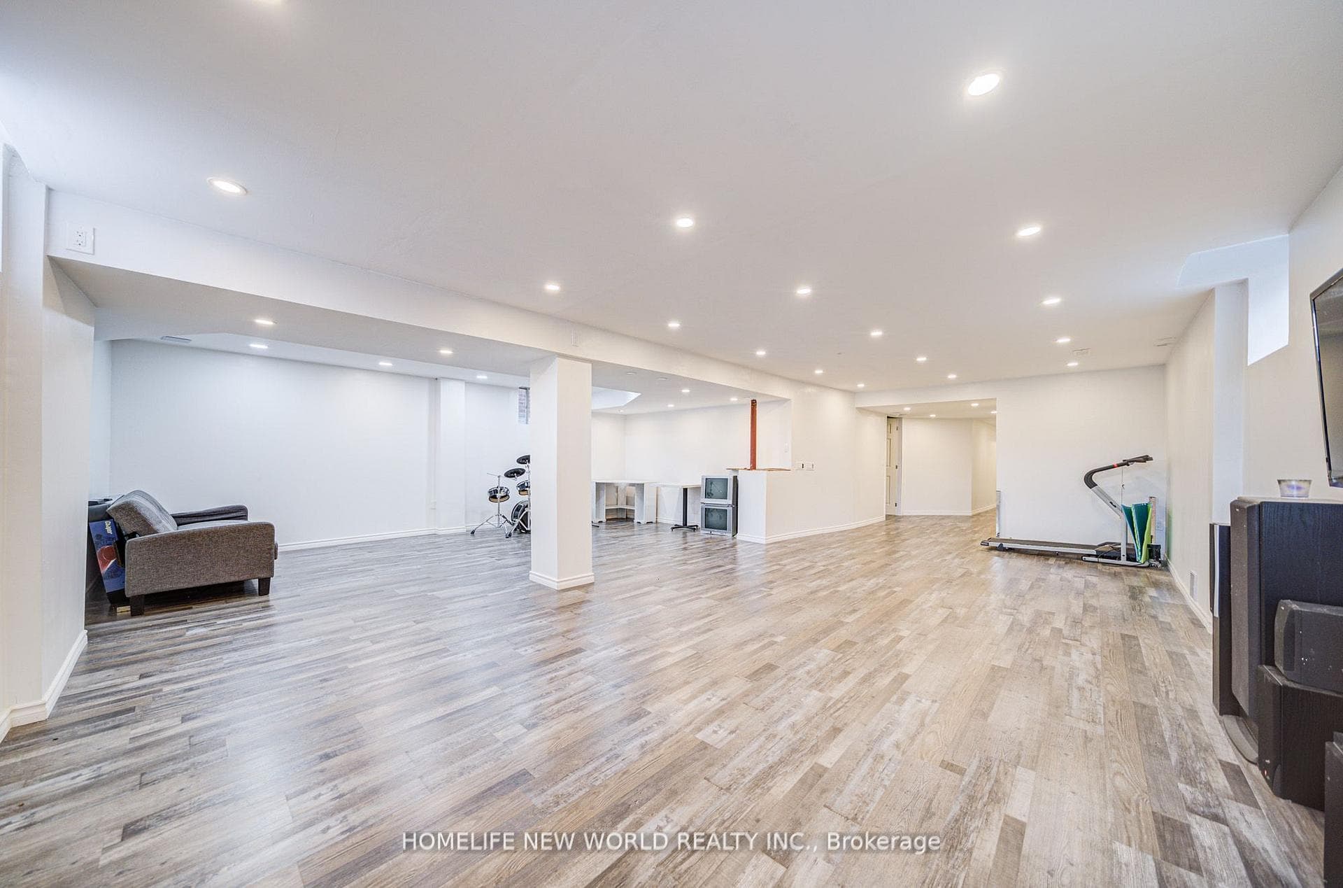 88 Roth Street photo 42