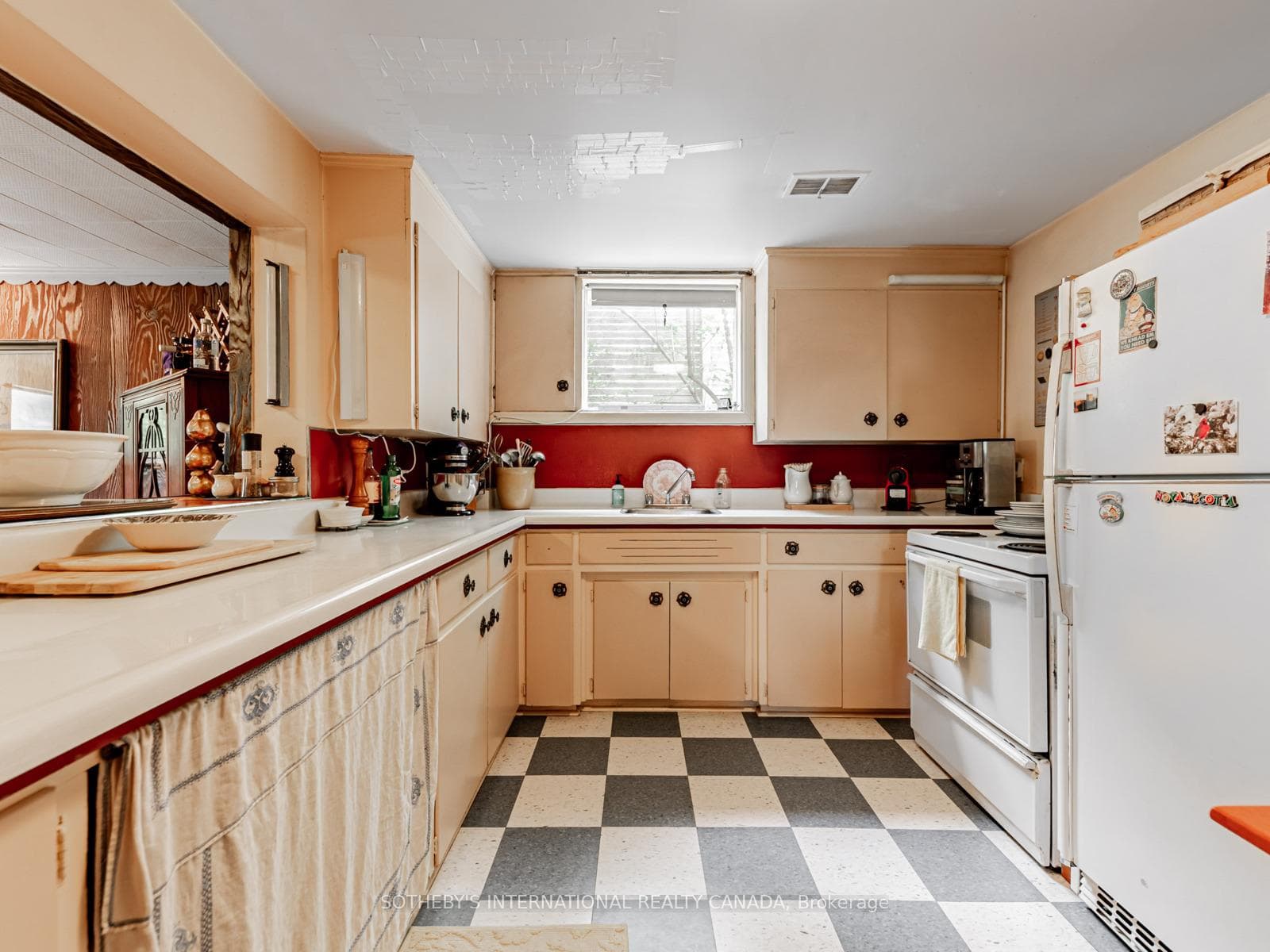 200 Cortleigh Boulevard photo 33