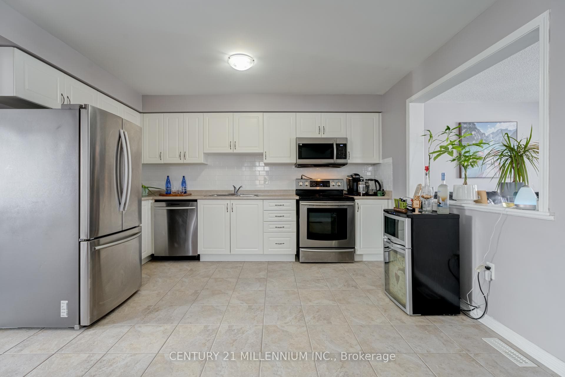 1277 Coleman Crescent photo 13