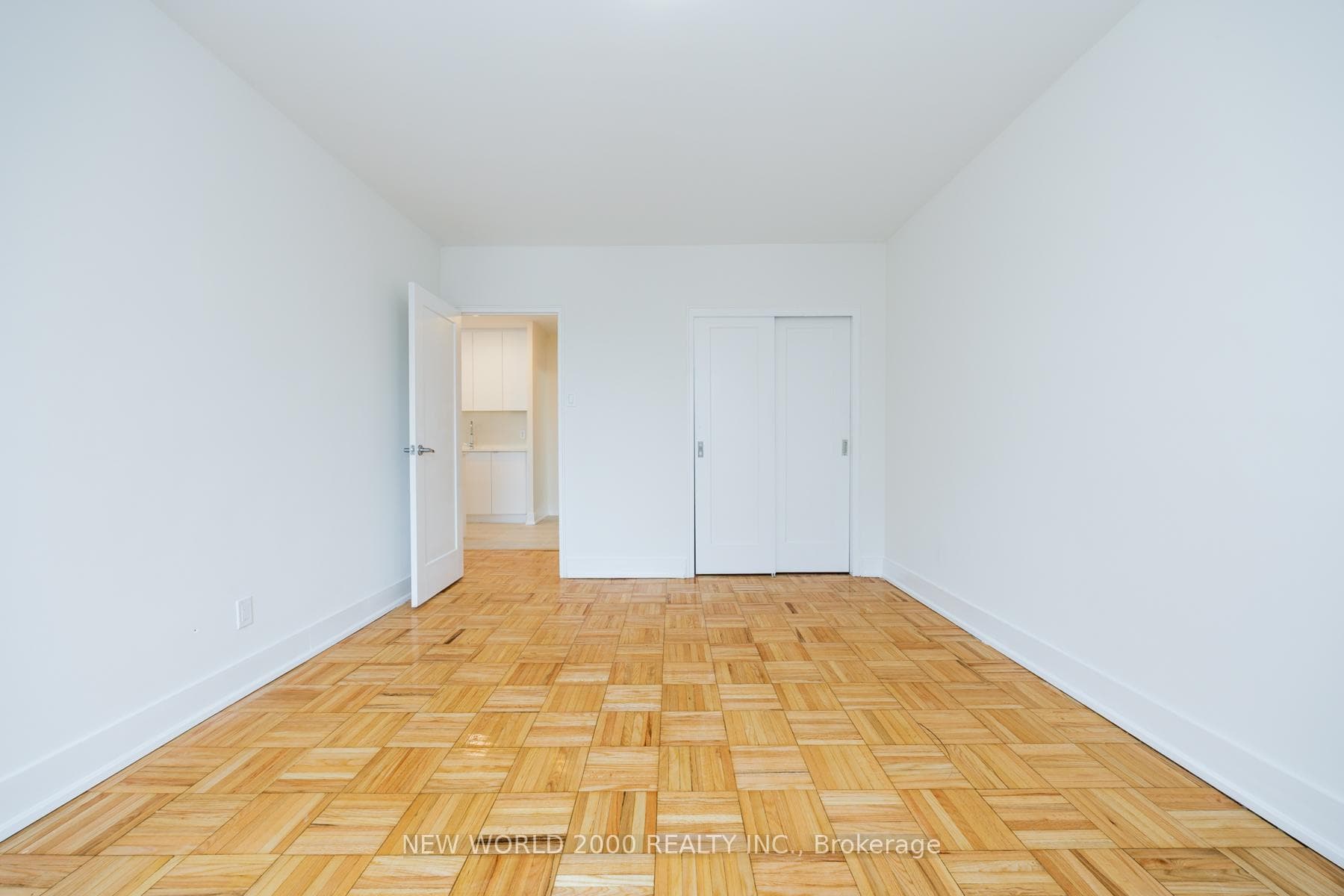 49 Glen Elm Avenue Unit 413 photo 21