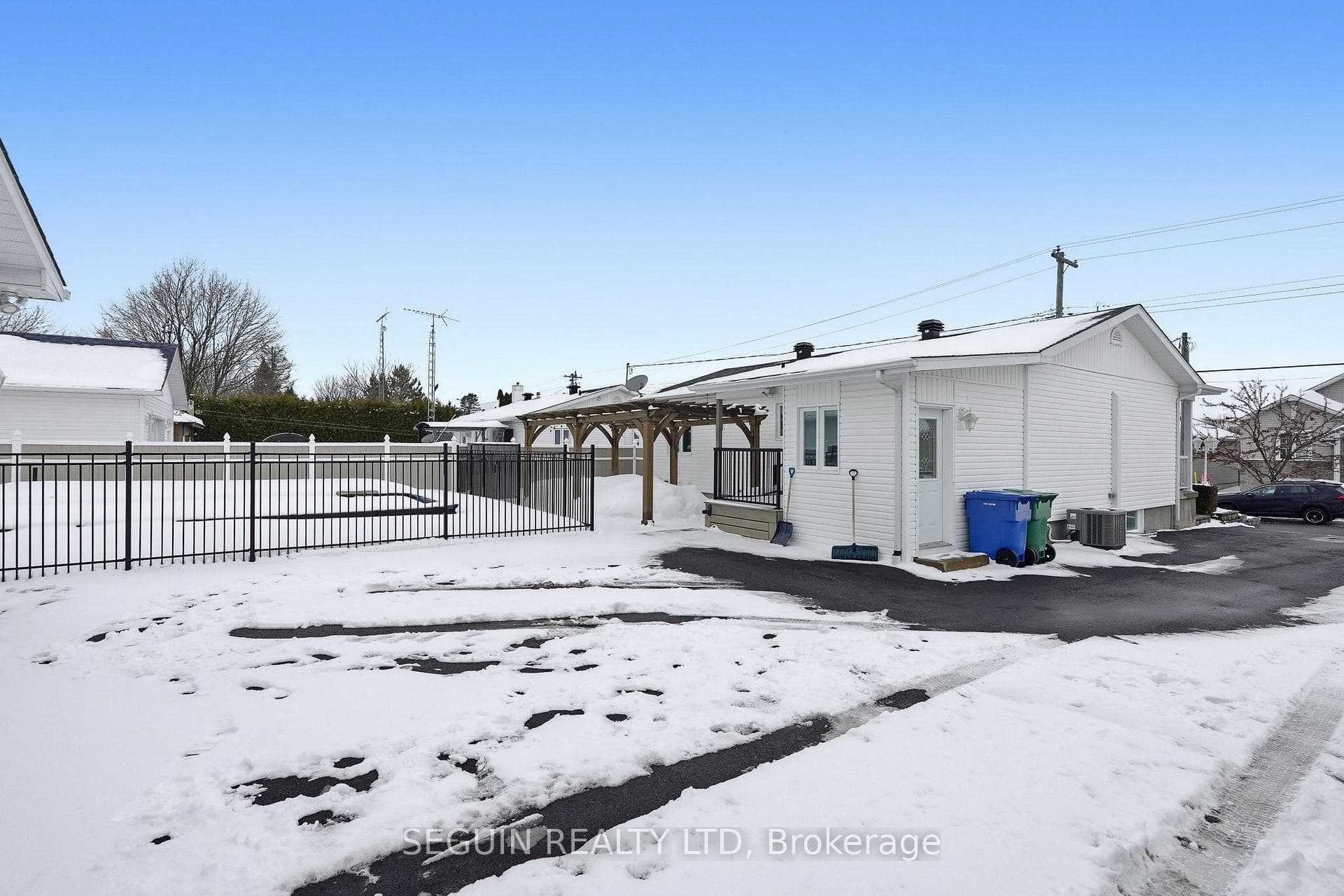 114 Stanley Avenue photo 5