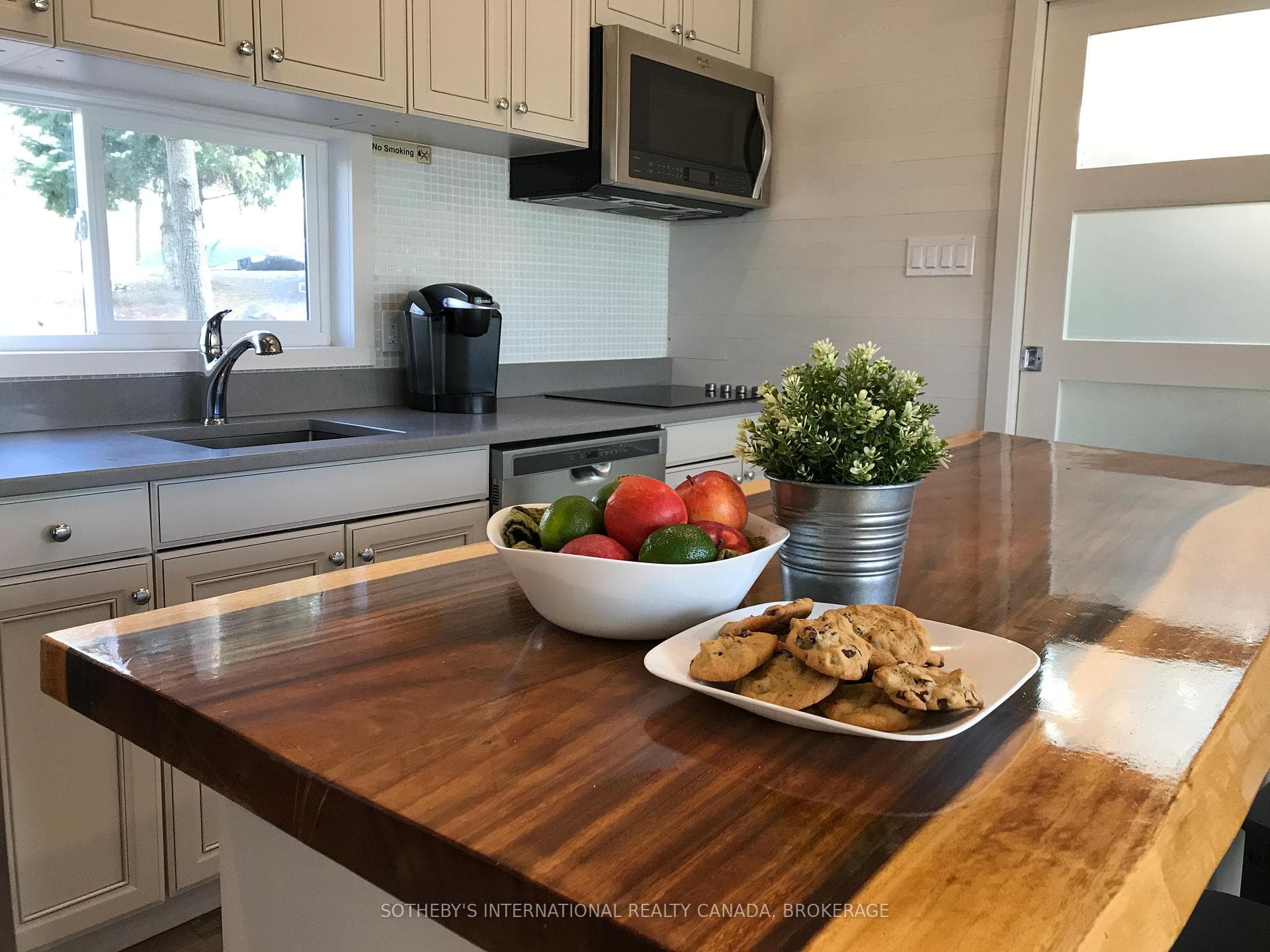 345 Thousand Islands Parkway photo 10