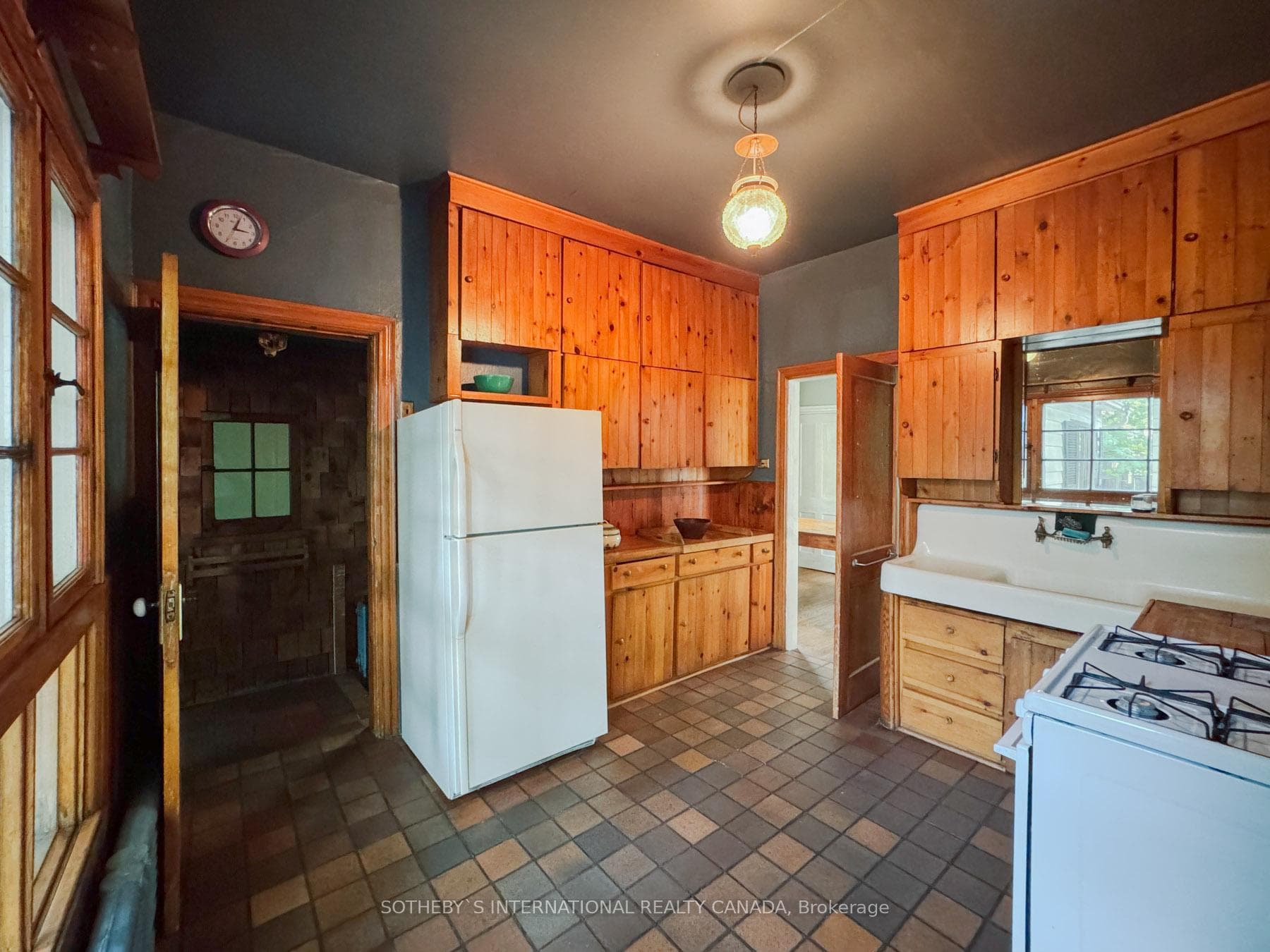 98 Castlefield Avenue photo 15
