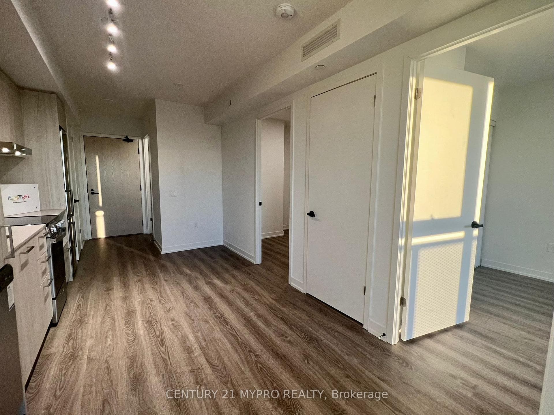 195 Commerce Street Unit 907 photo 6