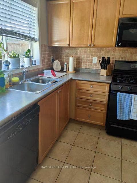863 McDuffe Crescent photo 7