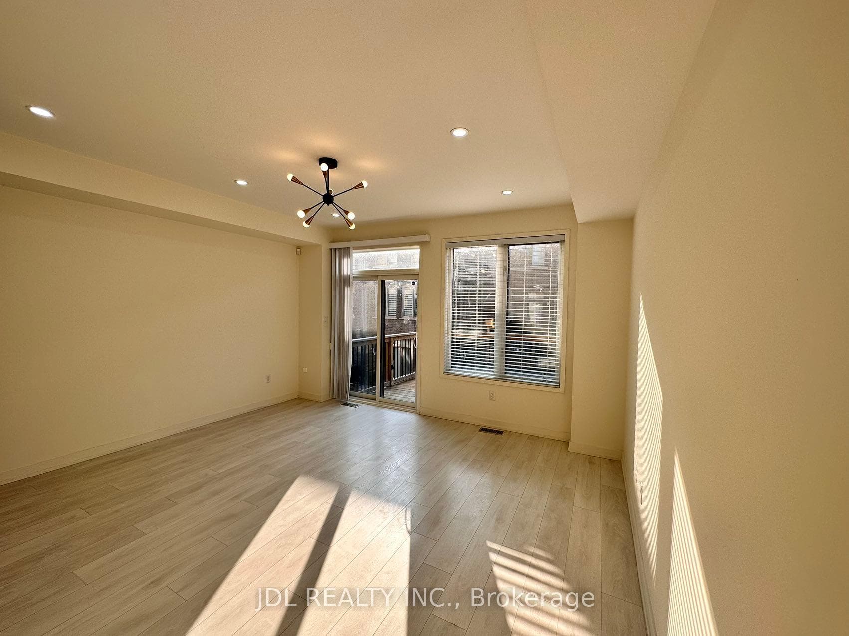 175 Huguenot Road photo 12