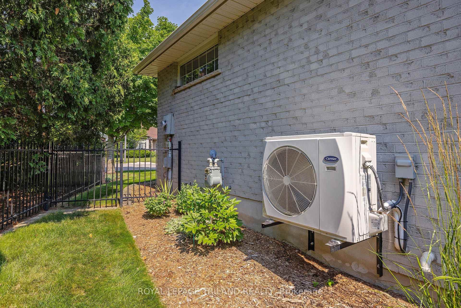 15 Augusta Crescent photo 48