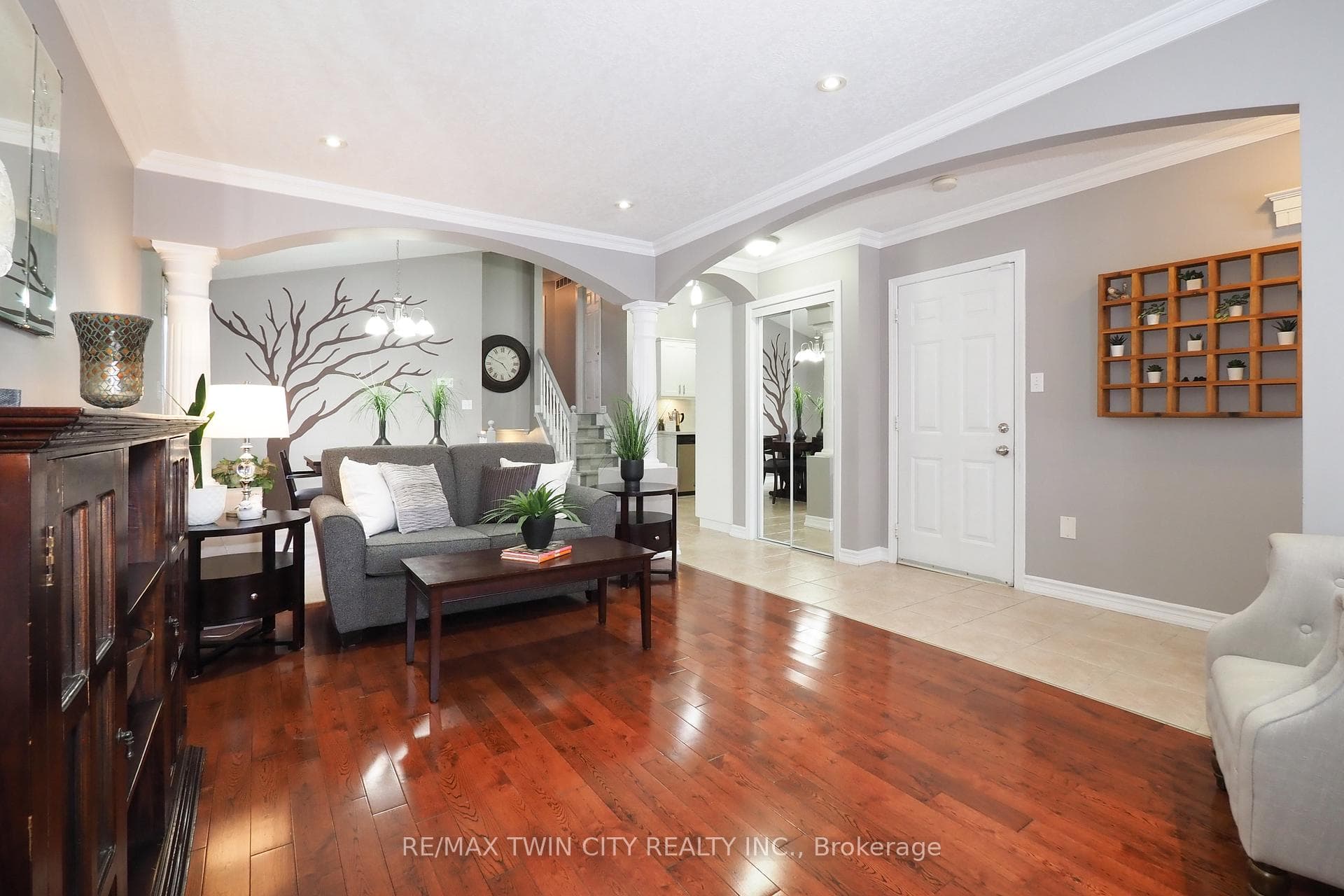 439 Langlaw Drive photo 8